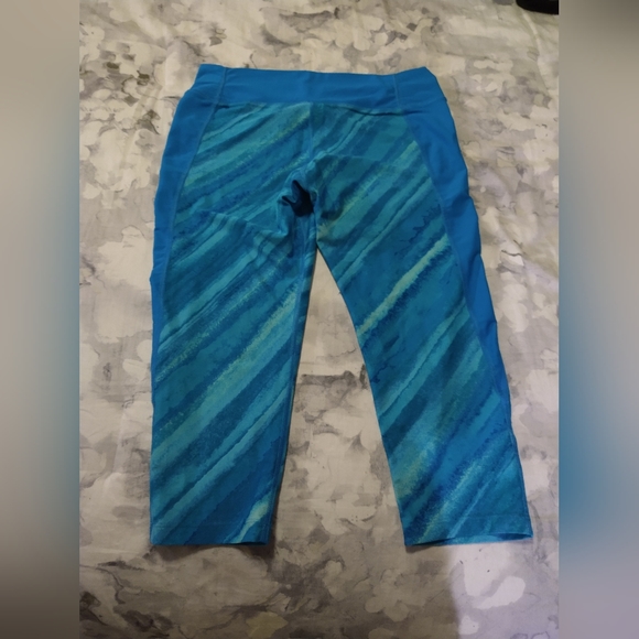 Size S Nike blue athletic capris - Picture 7 of 9